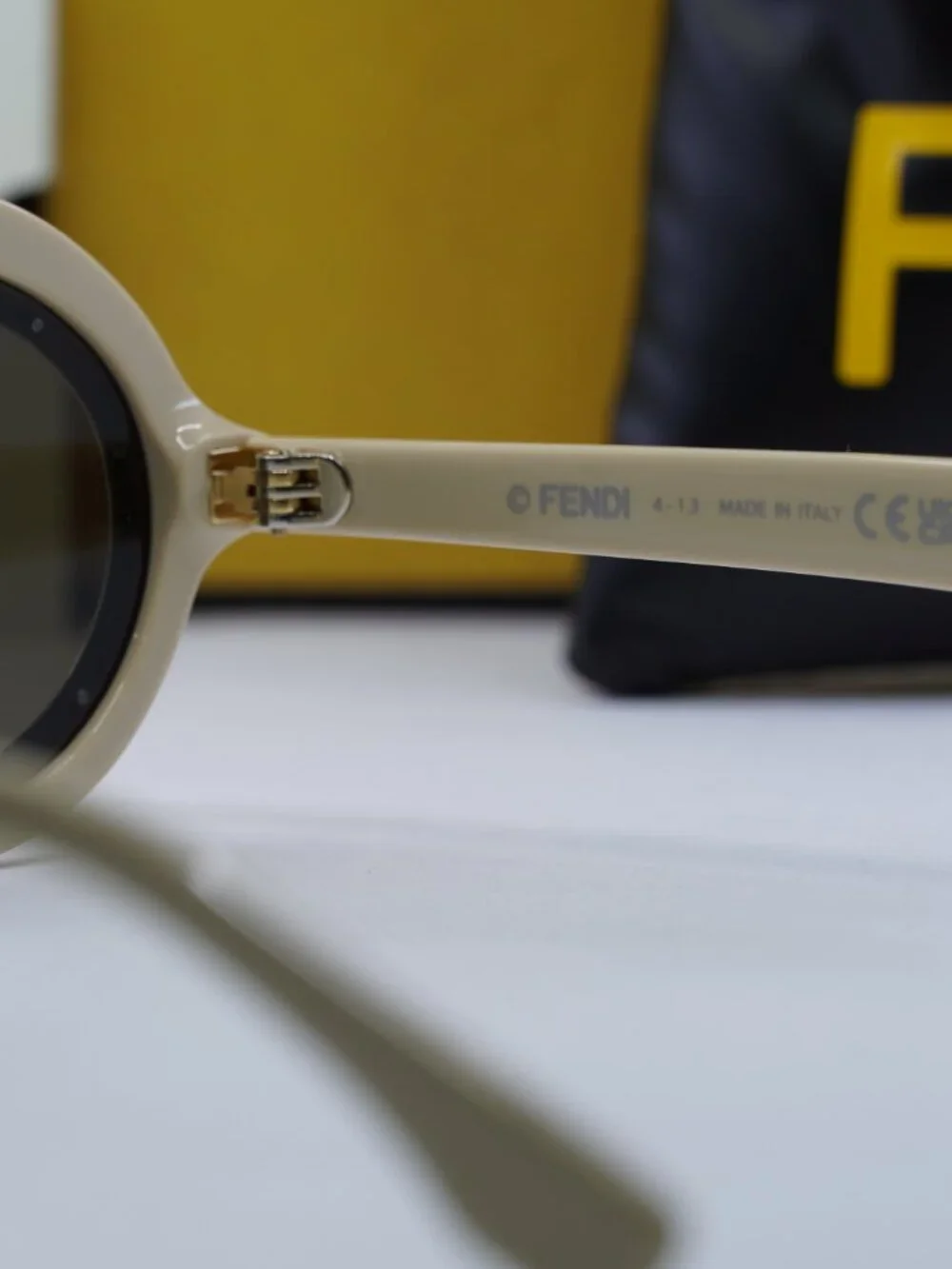 Fendi FE40094I 25E Oval Sunglasses - Ivory/Gold / Brown